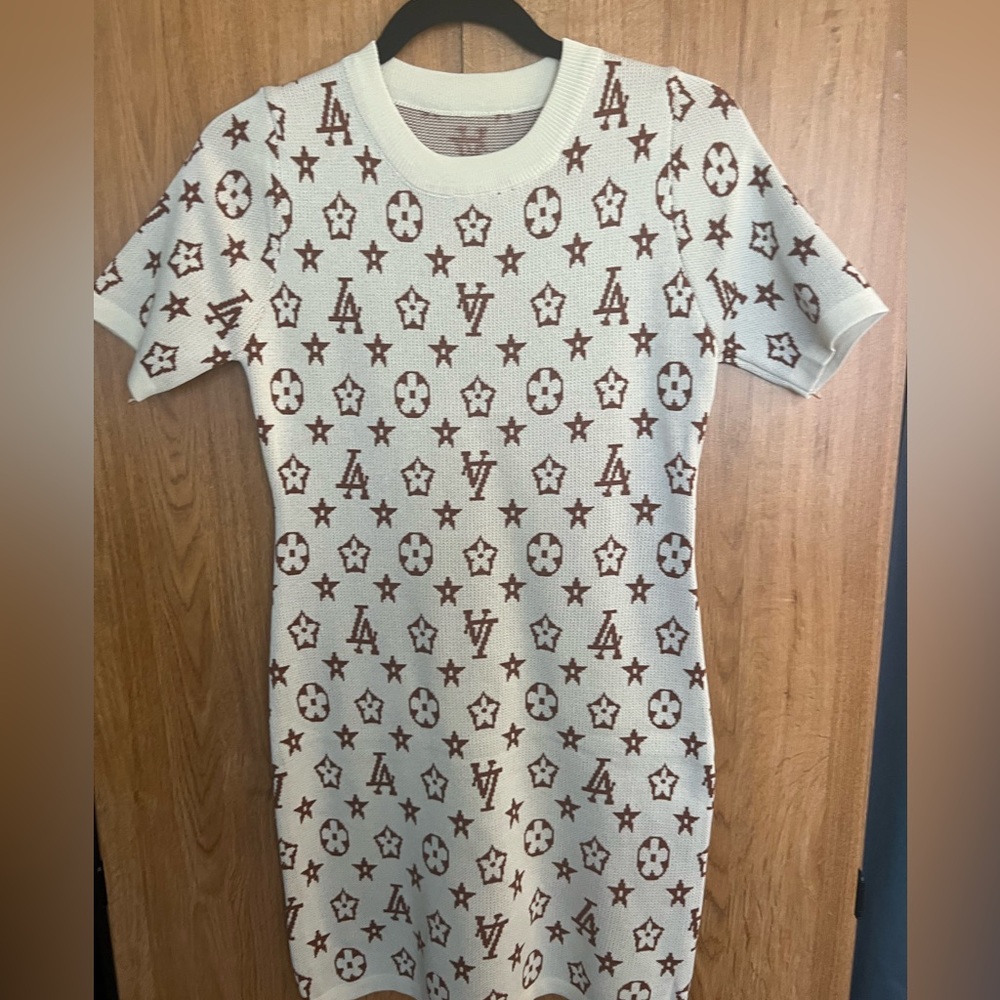 A cute mini dress brand new never worn . It was gift my bday .